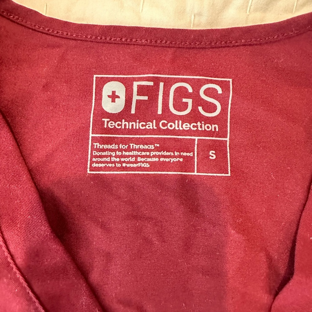 Figs Scrub Top S - Picture 4 of 4